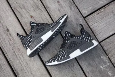 Adidas NMD R2