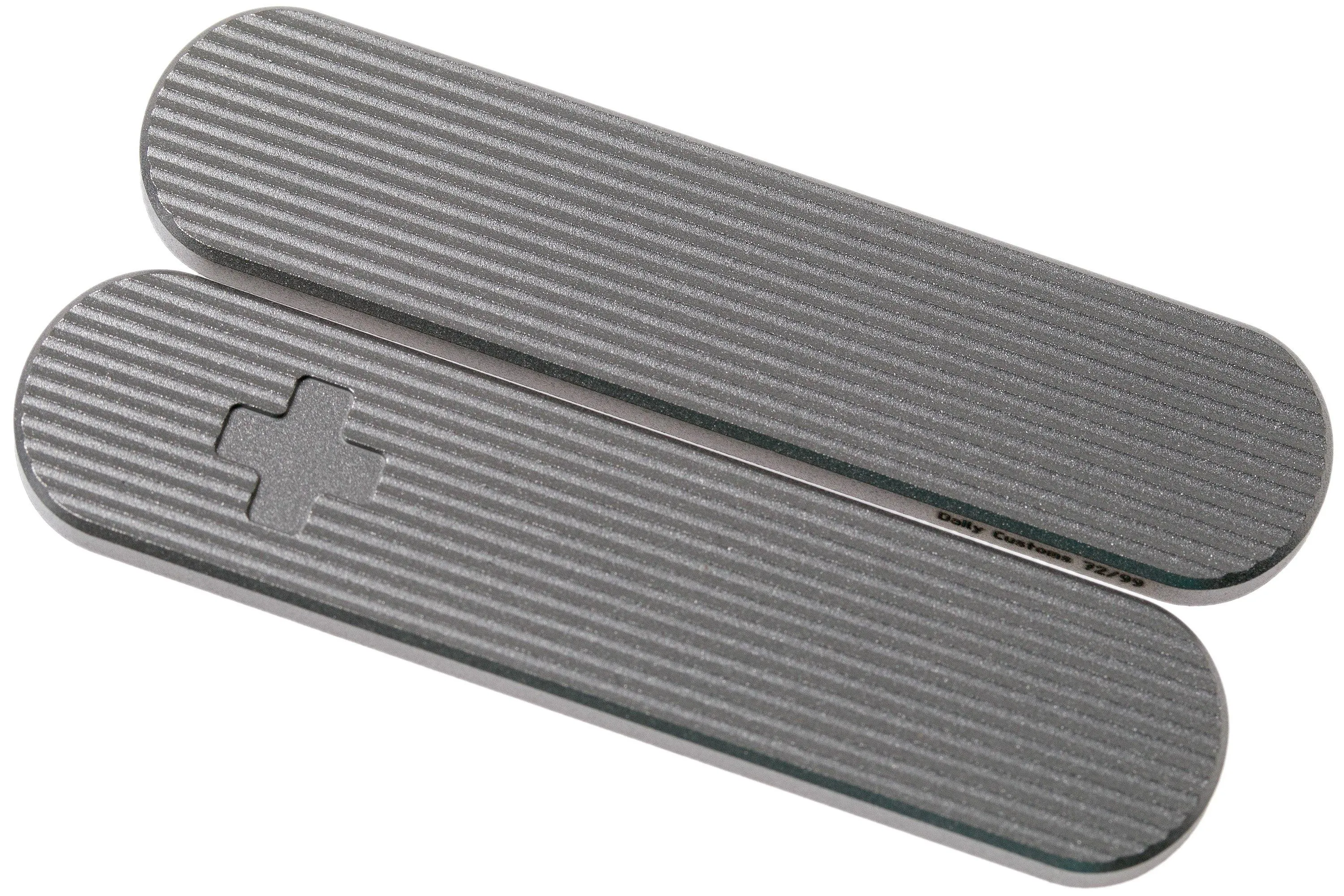 Daily Customs 58.2 Pinstripes Pattern, Titanium P10009499 cachas Victorinox