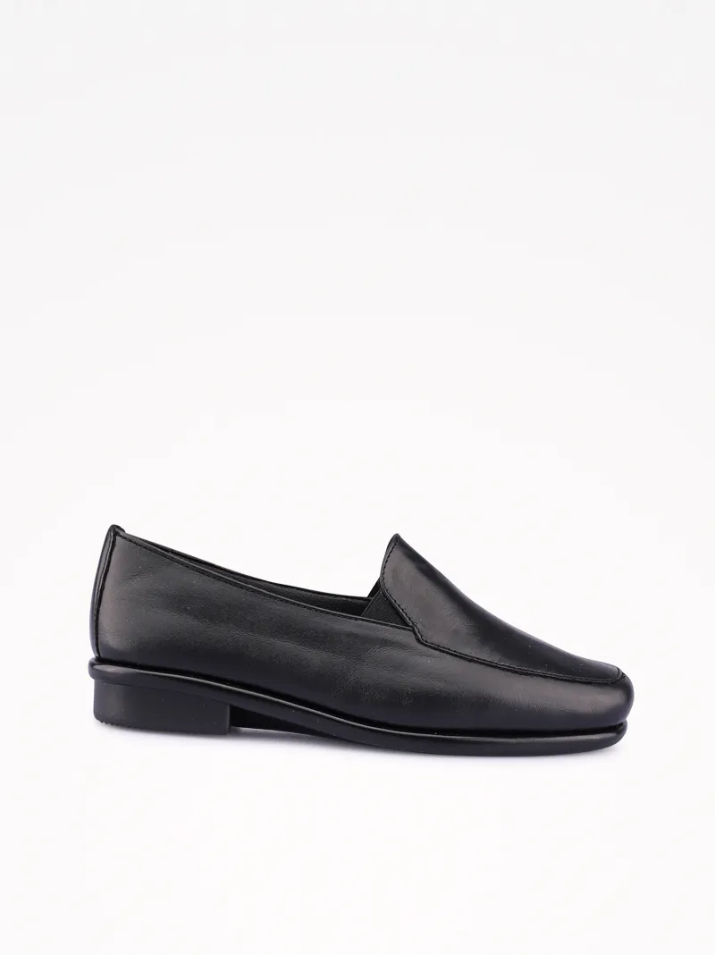 SAPATO LOAFER EM PELE COM SOLA ULTRA FLEX