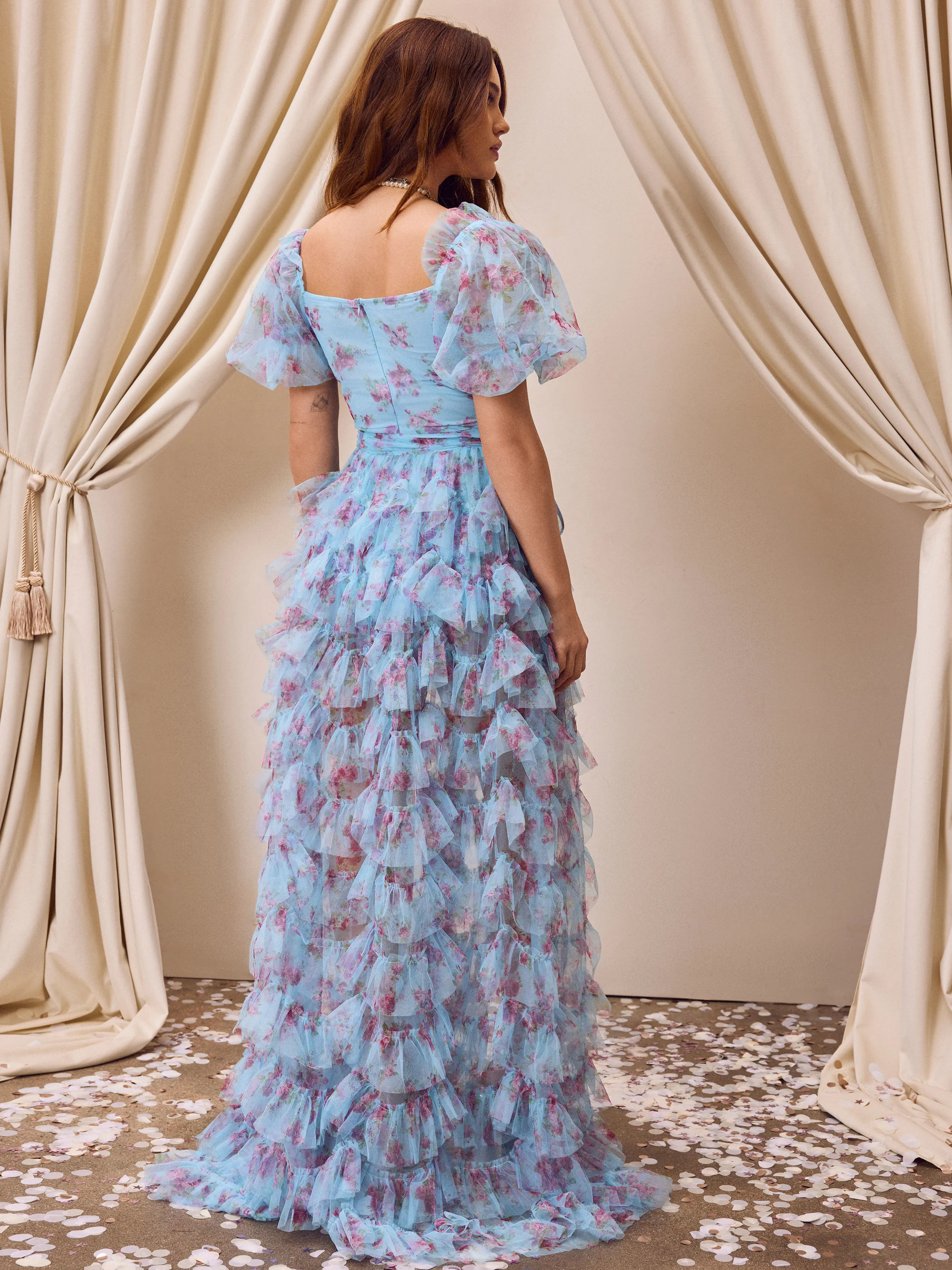 Vestido Maxi de Capas Desmontables con Corsé Floral y Escote Corazón de Malla